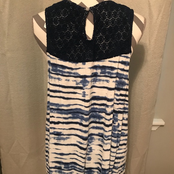 Blue Tank - Picture 3 of 6